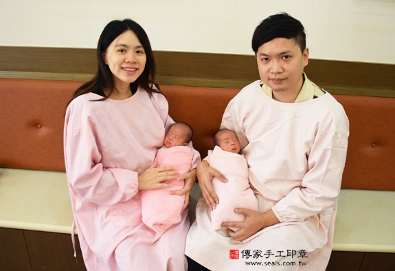 方哥哥(新北中和區到府嬰兒寶寶滿月剃頭理髮、免費到府嬰兒剃胎毛儀式吉祥話)。到府剃頭剃胎毛主持、專業拍照、DVD光碟、證書。★購買「臍帶章、肚臍章、胎毛筆刷印章」贈送：剃頭、收涎、抓周，三選一。2015.11.19 照片2